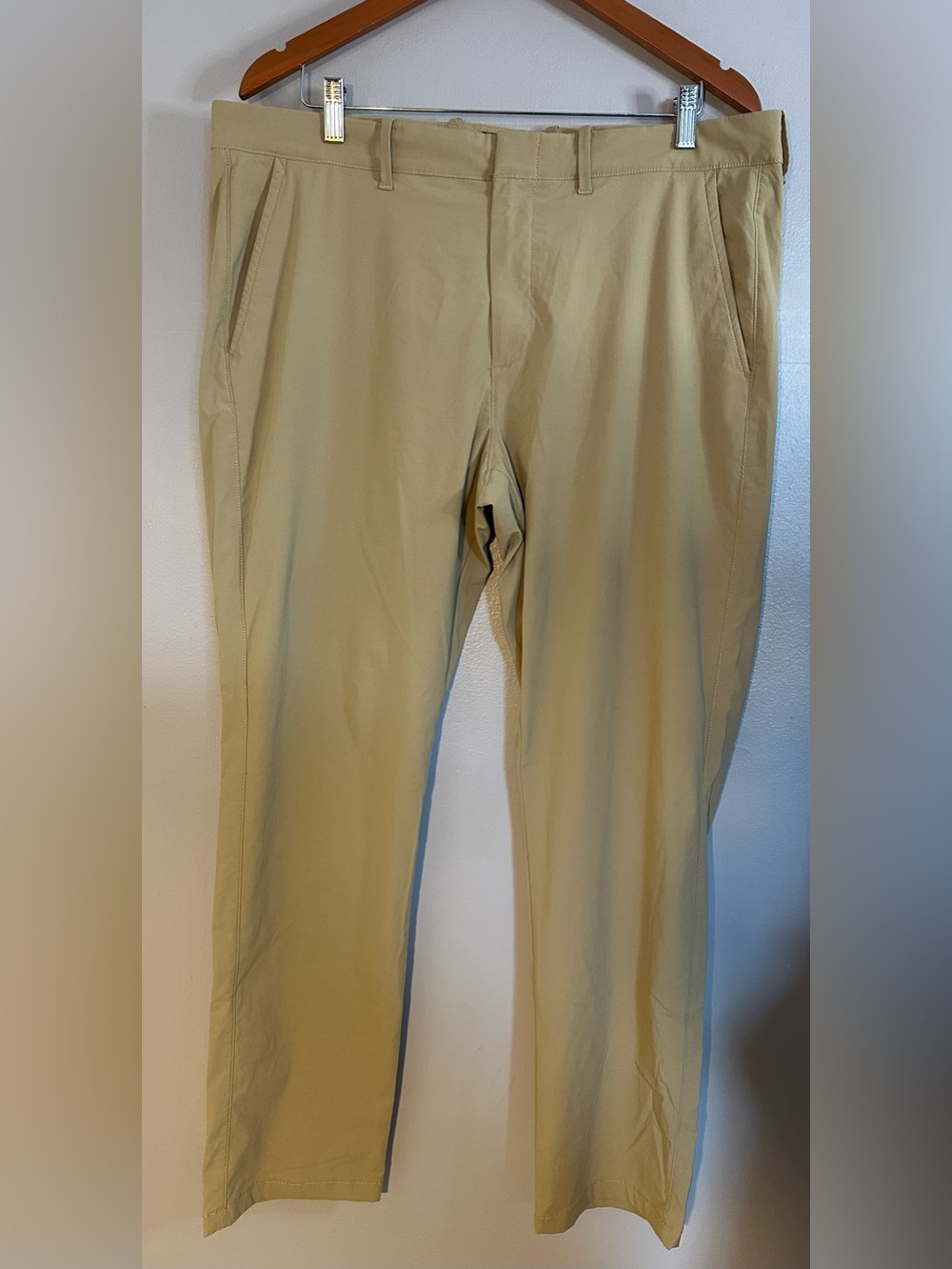 J. Crew Stretch Men’s 777 Straight Fit Performance Tech Khaki Pants Size 36 X 30